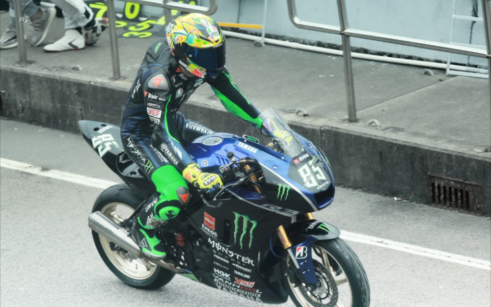 85号车手王一博珠海摩托车比赛排位赛全程直播_哔哩哔哩_bilibili