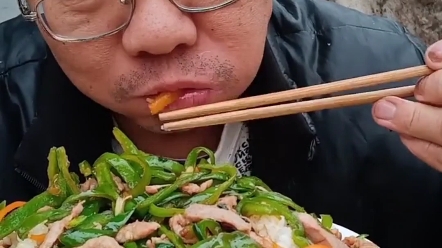 孙校长又没找到班吃个快餐
