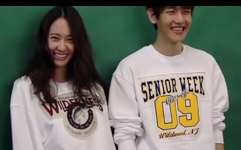 边伯贤郑秀晶还记得这张唯一的合作画报吗