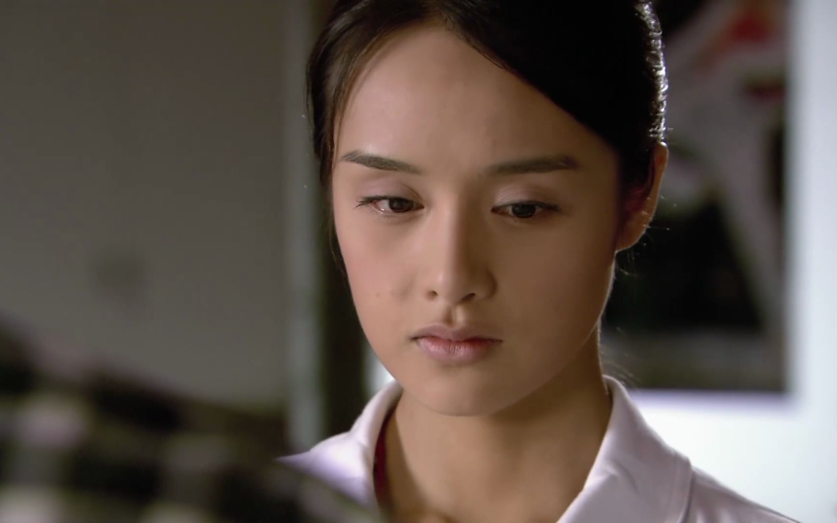 新玉观音:杨瑞亲手做个玻璃艺术品,并买了玫瑰花到健身房送给安心,但