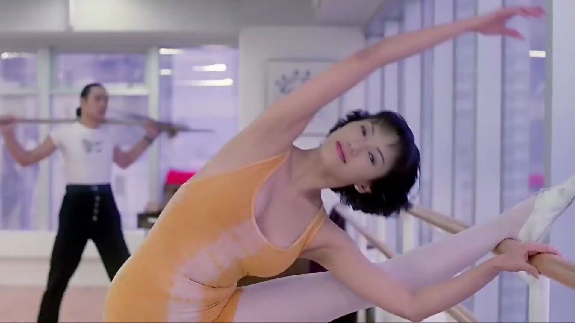 25年前的彭丹 练习舞蹈秀身材