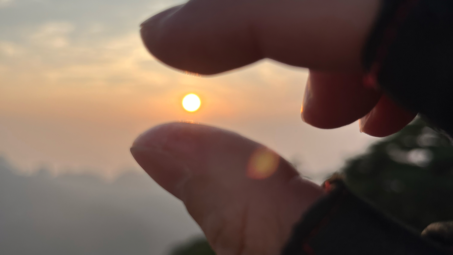 忆. 黄山之行 每个喜欢自然风光的朋友,一生必去黄山!身临黄山的奇松,怪石,云海,让你恍惚的游走在古代水墨画家的诗画中.哔哩哔哩bilibili