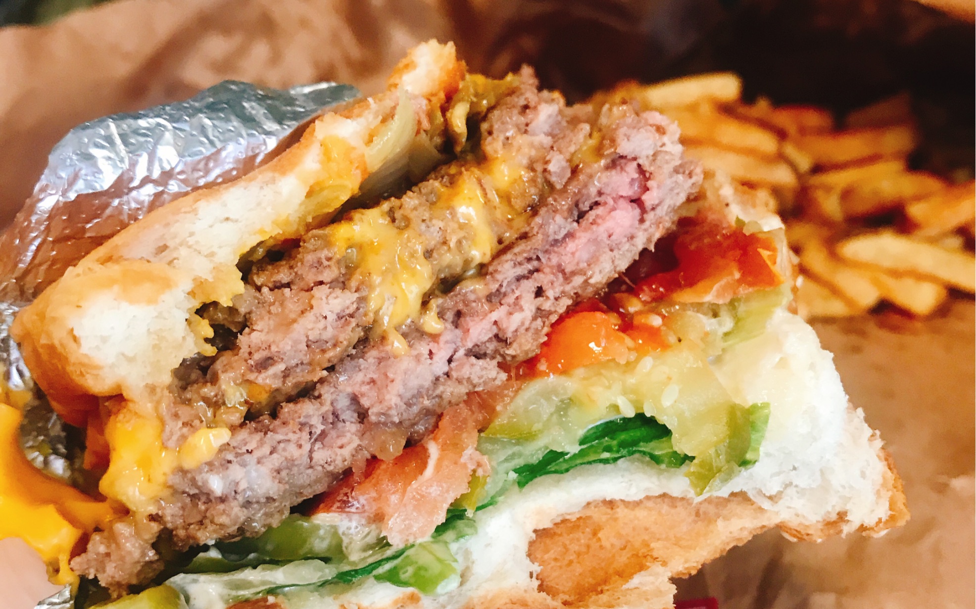 去利物浦市中心寻找快乐fiveguys芝士牛肉汉堡