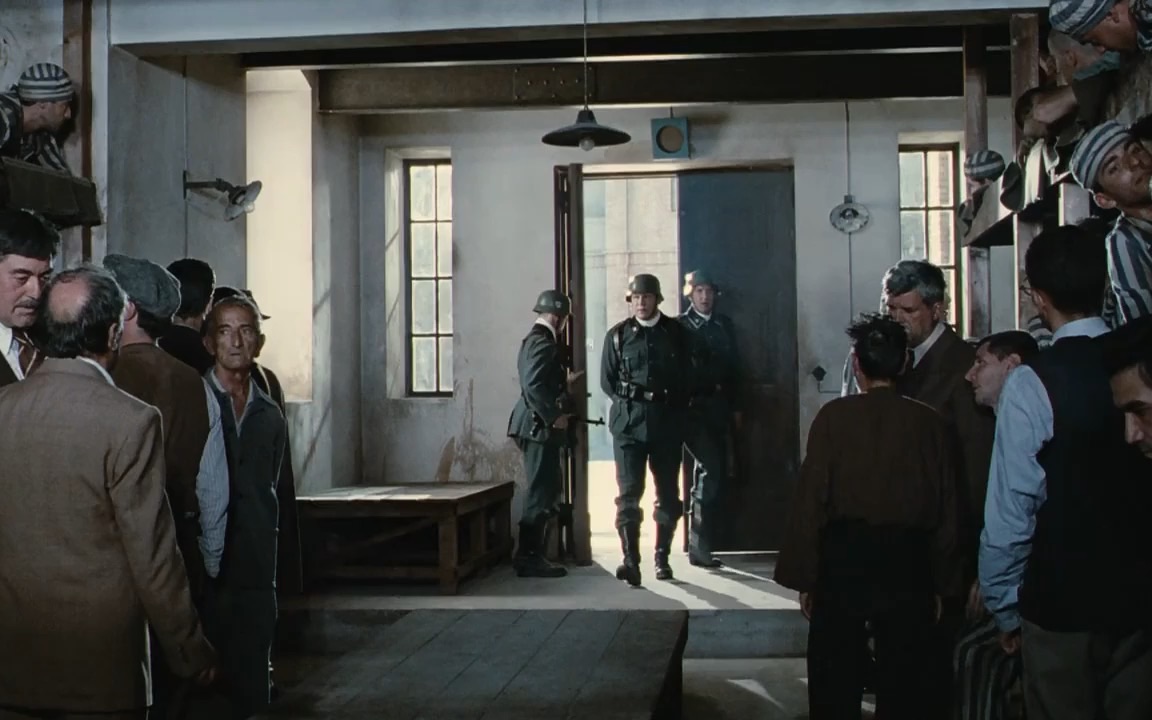 【美丽人生】1945年,集中营里纳粹军官迫害犹太人,圭多一顿机智的操作