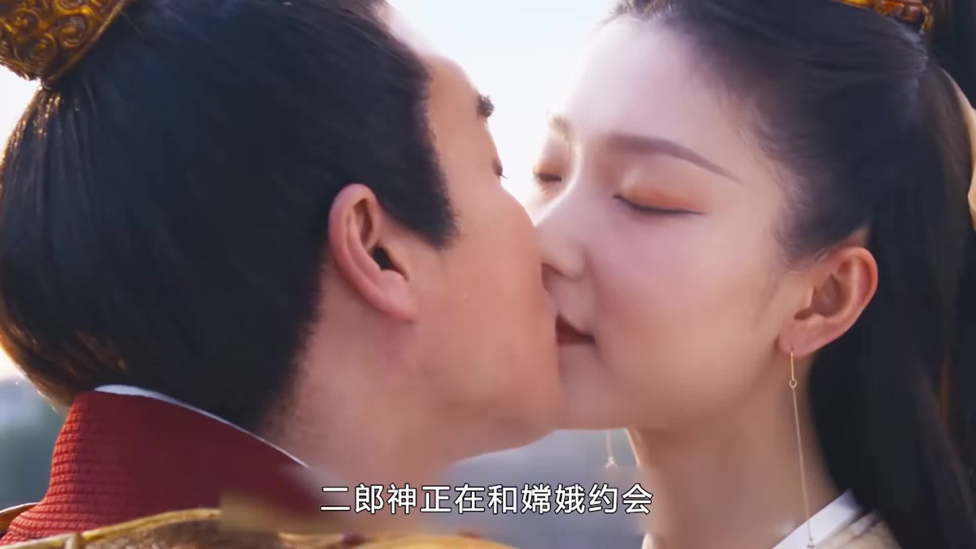 二郎神和嫦娥谈恋爱,却正好被玉帝看见,下一秒嫦娥变成了石像!