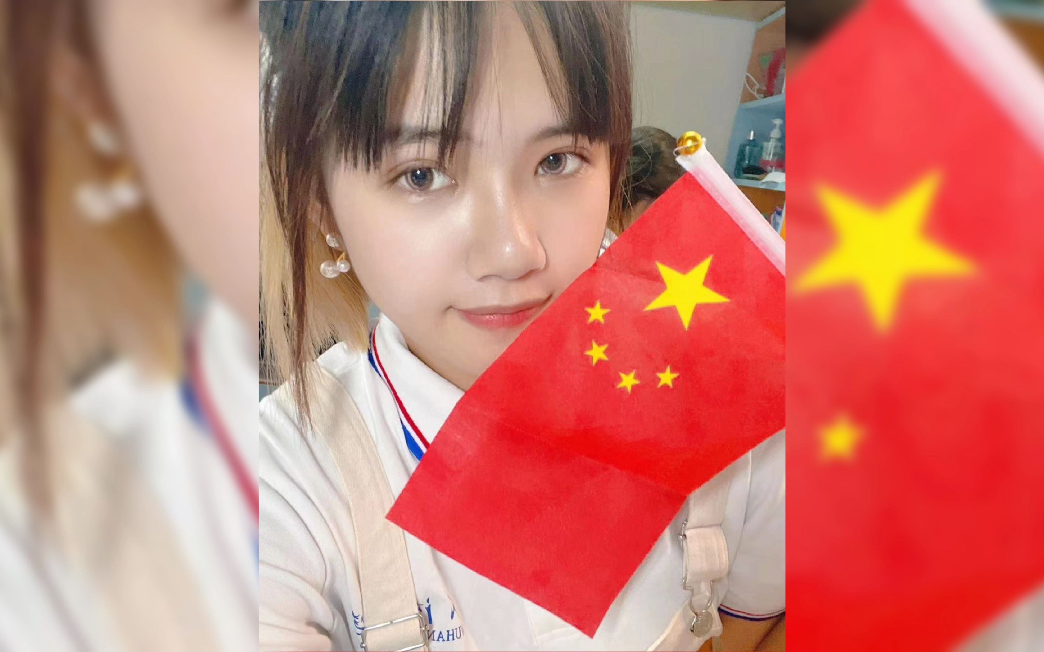 [图]武大人和国旗合个影：我爱你，中国！