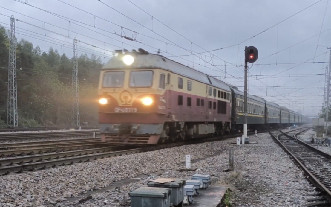 宁局内燃临客k4236通过黎塘站