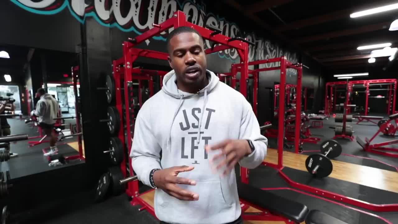 西蒙潘达向你保证当你完成100次225磅卧推后胸部神奇变化