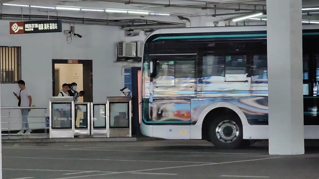 能有多少县级城市和宜兴一样豪气的拥有U10呢（宜兴801—宜兴车站上客发车全程）？风景挺不错的路线，建议大家坐一坐。。。