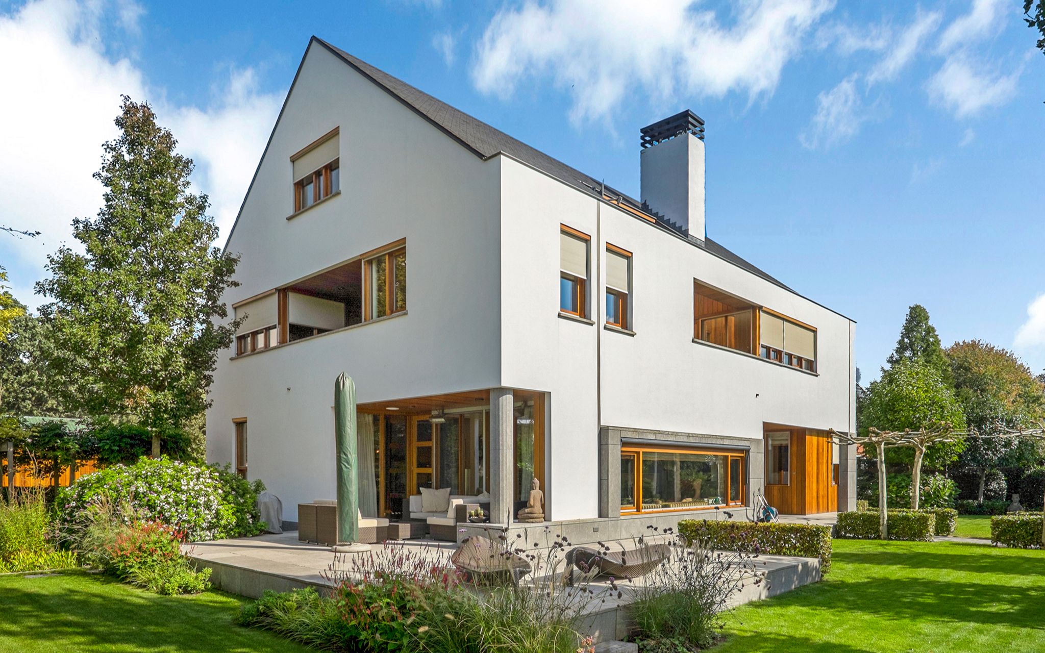 豪宅欣赏-位于荷兰阿姆斯特尔芬的一座迷人现代别墅