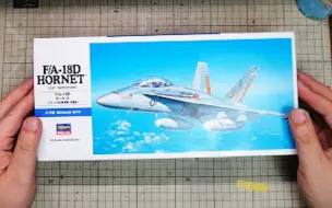 Скачать видео: “18可以爱“ 长谷川 1/72 F/A-18 HORNET 大黄蜂战斗机