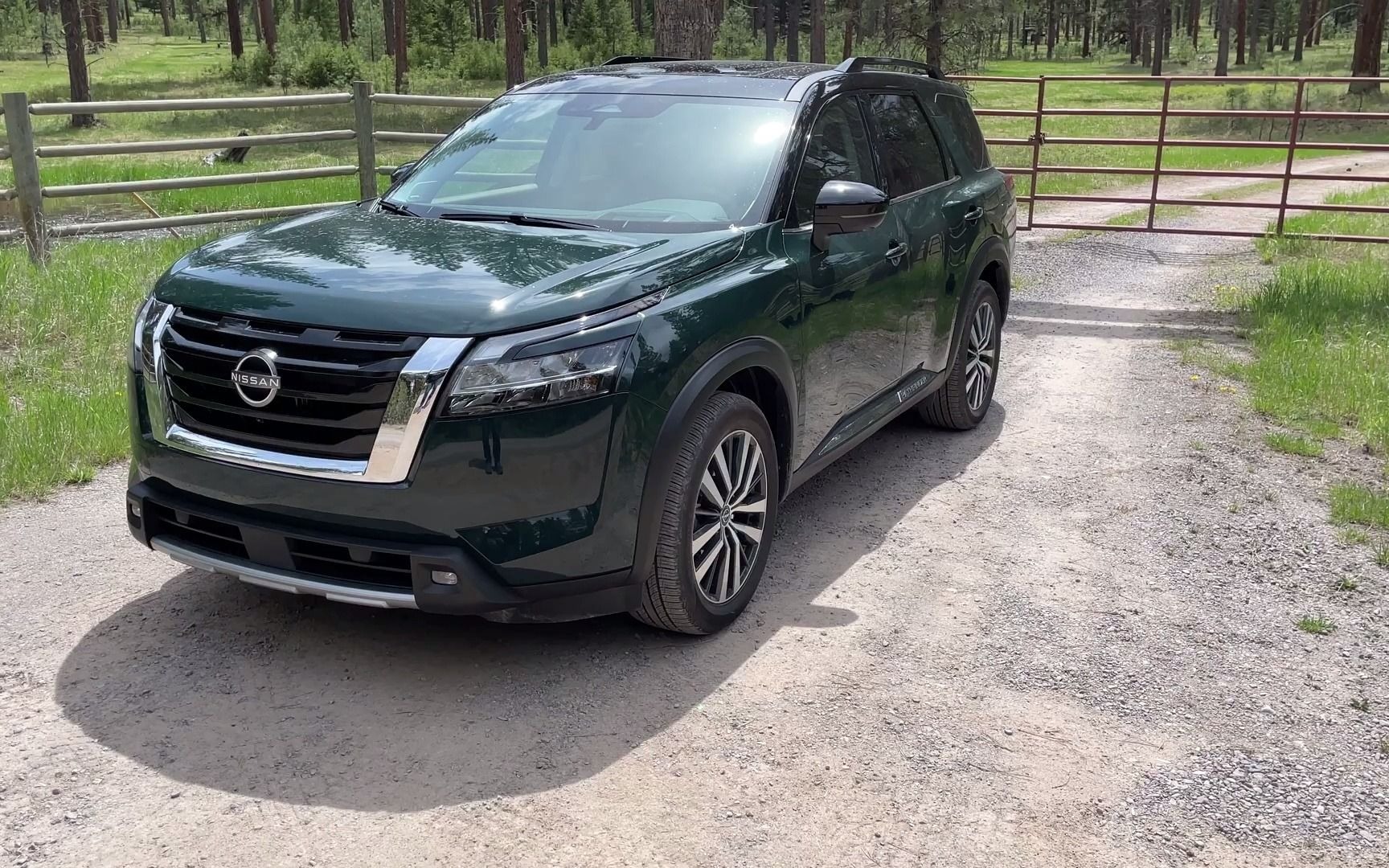 新的2022年款日产探路者是回到其4x4的传统是不是让我们看看