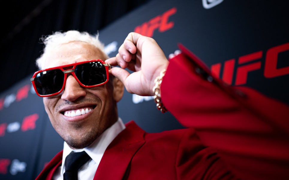 奥利维拉和团队庆祝胜利7015