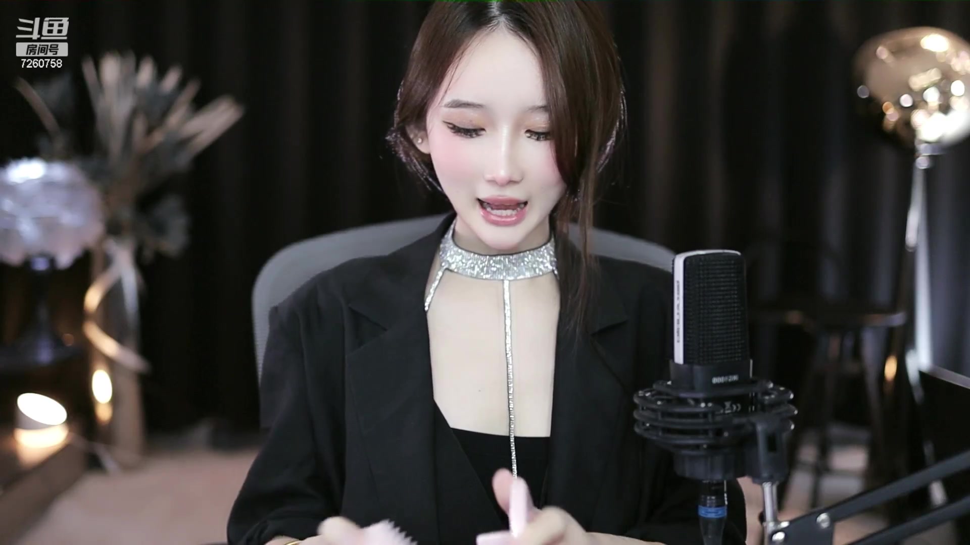 [斗鱼]ella亦亦 2023-11-12 19点直播录像