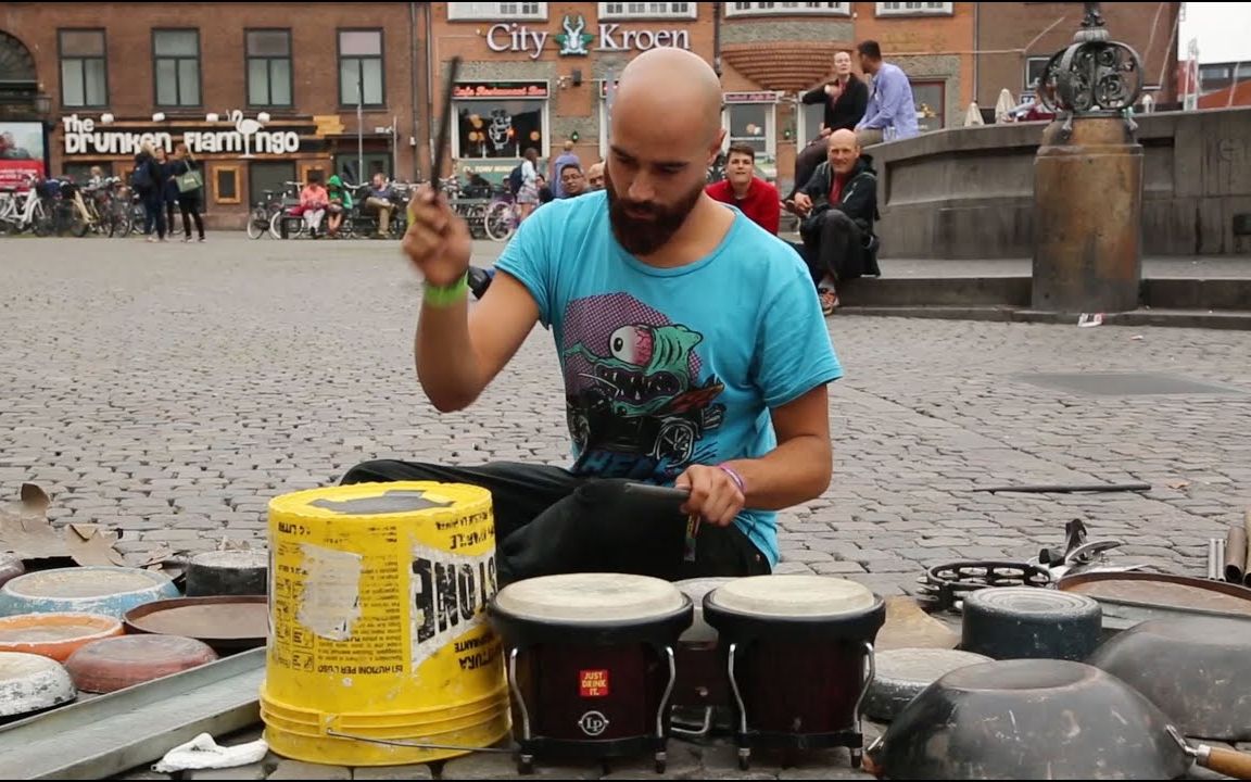 [图][ 街头艺术 ] Dario Rossi playing @ Strøget Copenhagen / 世界上最真实的techno