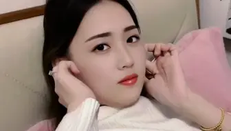 这种碰撞比较省力，因为缓冲效果非常好，带回弹效果