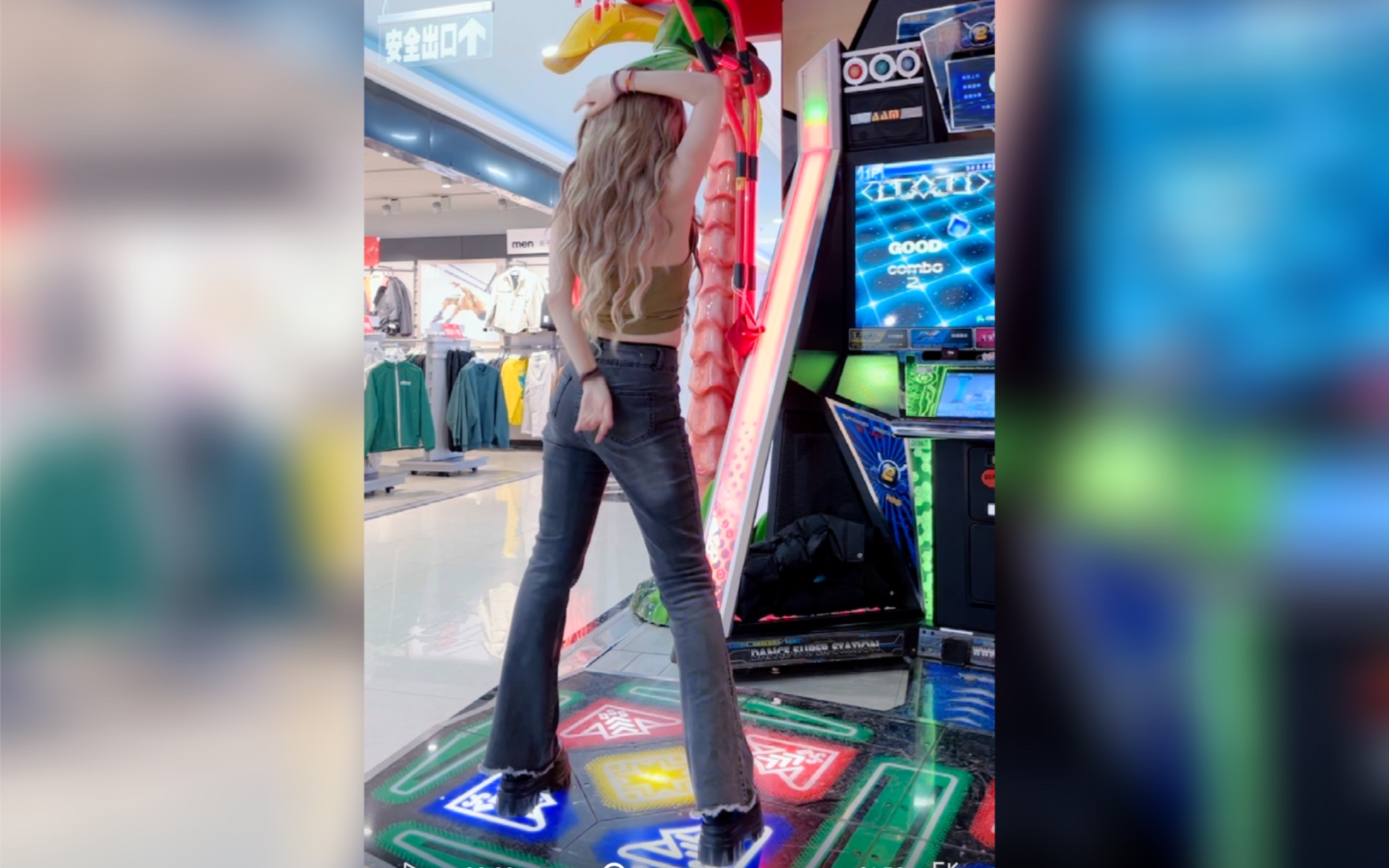 游戏城发现一个美女跳舞,我能坐后面看一整天!跳舞机-【knock】