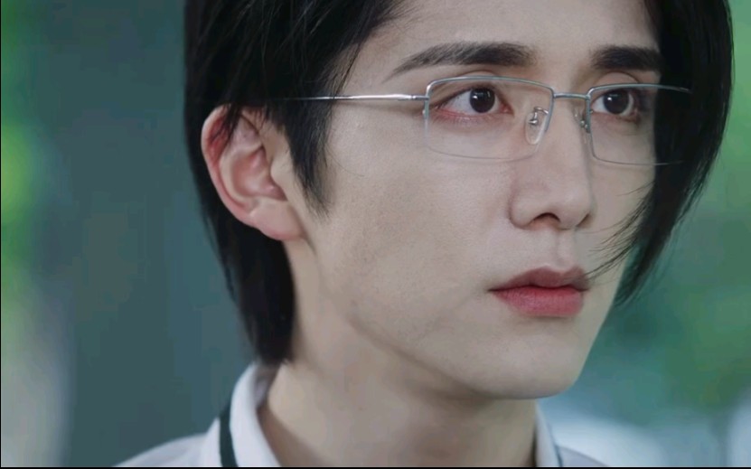 光渊空降 张新成这妆造有疯批美强惨的感觉了