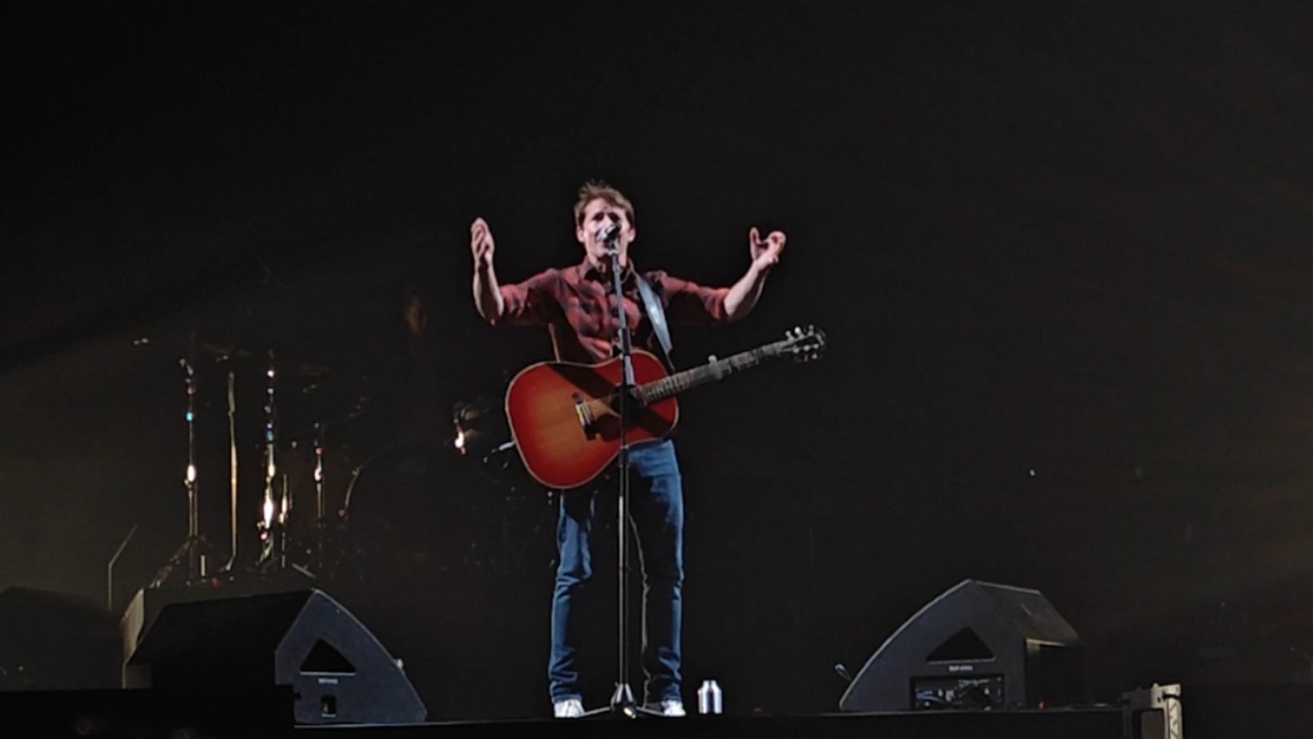 上海梅赛德斯奔驰文化中心_jamesblunt:没满,但上尉够 high