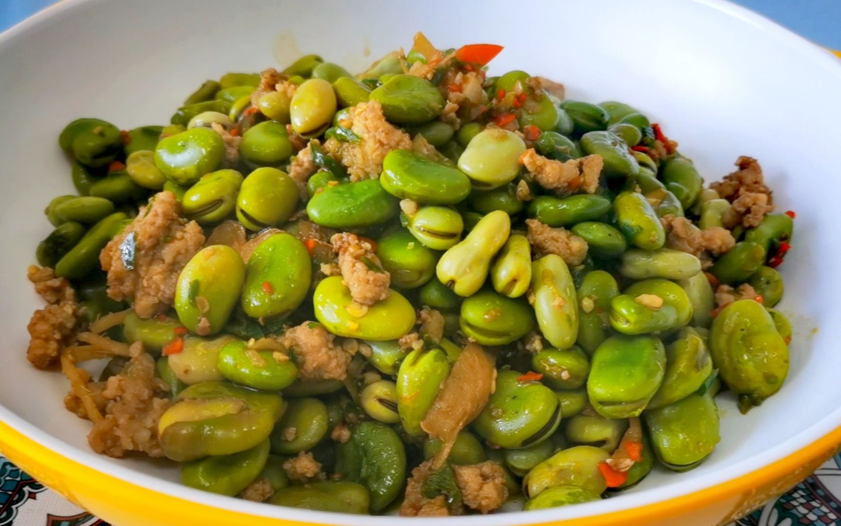 6块钱买3斤胡豆,做一道四川特色菜-麻辣耙胡豆,软糯麻辣真下饭