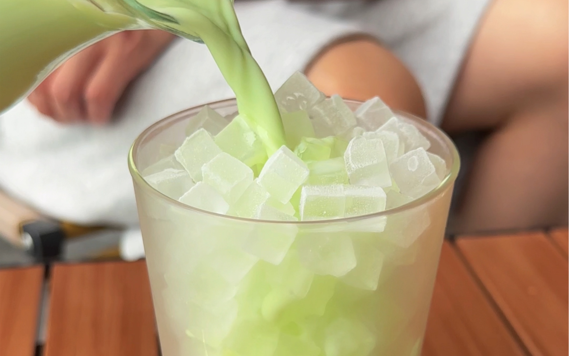 泰国路边摊哈密瓜奶茶