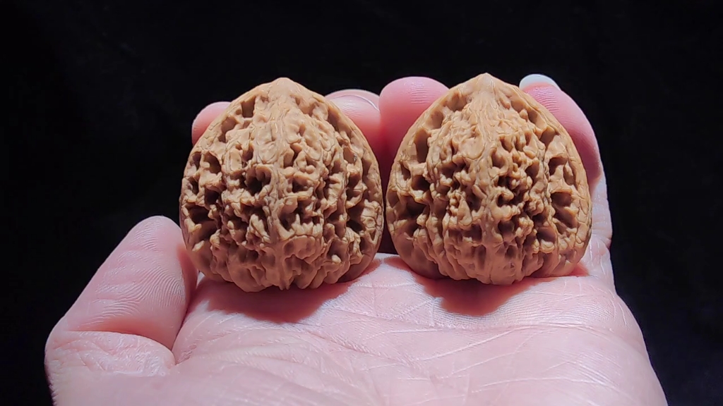 南疆石文玩核桃!全品无修!正装!高炮!菊花底!骨质牛!喜欢来吧!边36.