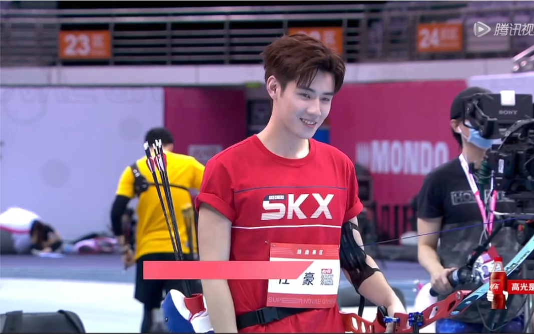 超新星射箭 r1se任豪射箭再现甜笑