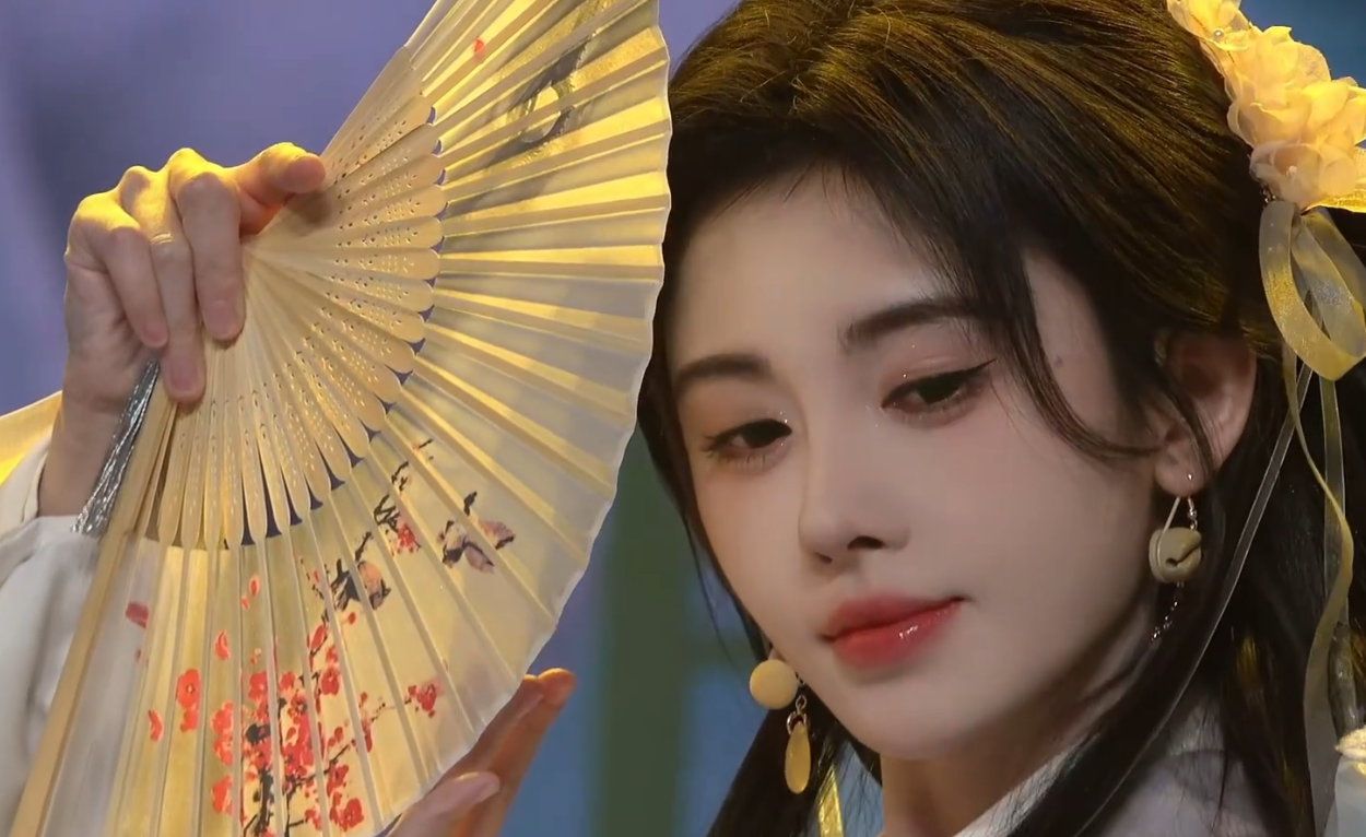 鞠婧祎游山恋练习室彩排花絮