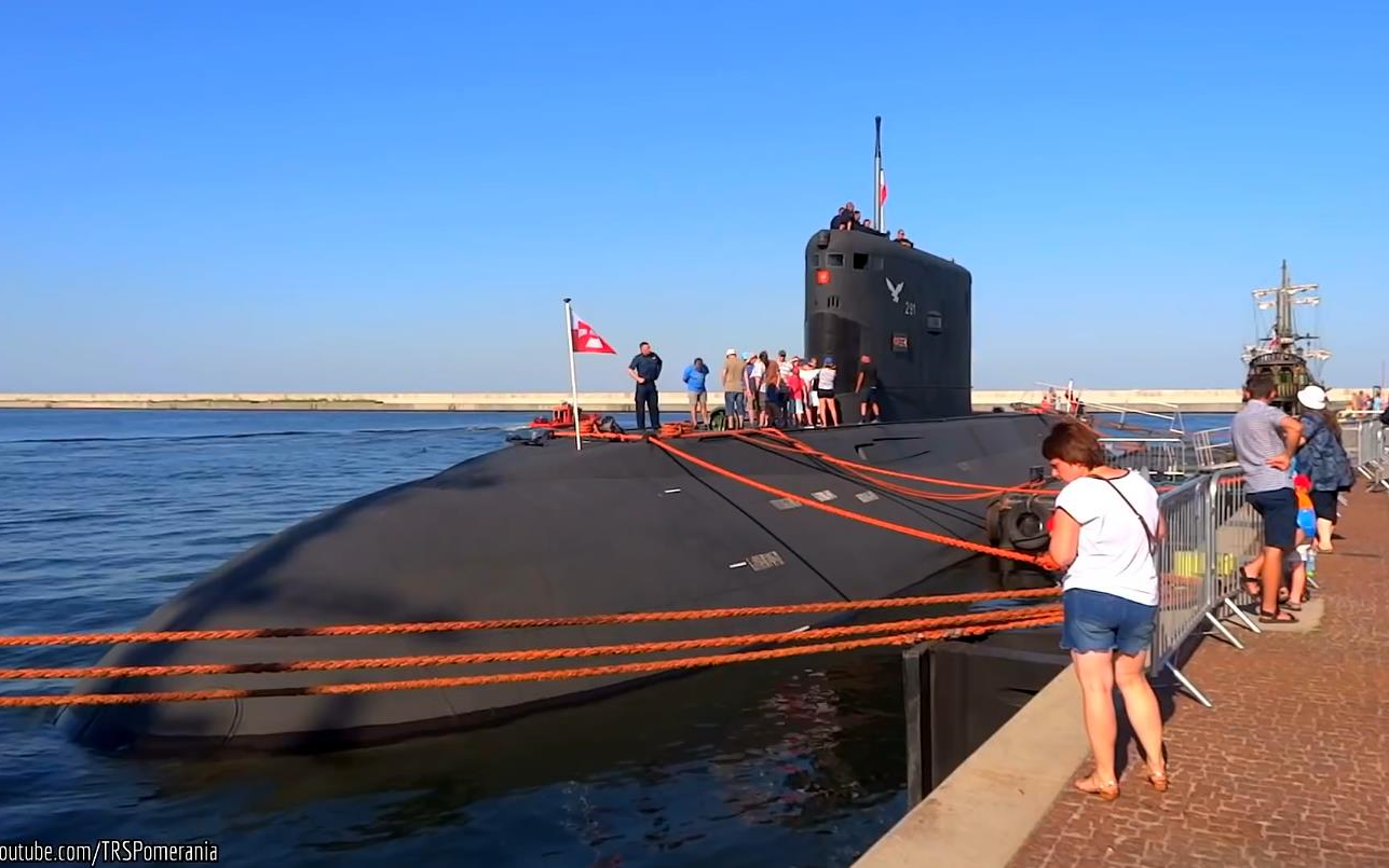 波兰海军唯一的基洛级常规潜艇877e型鹰号291出港20197