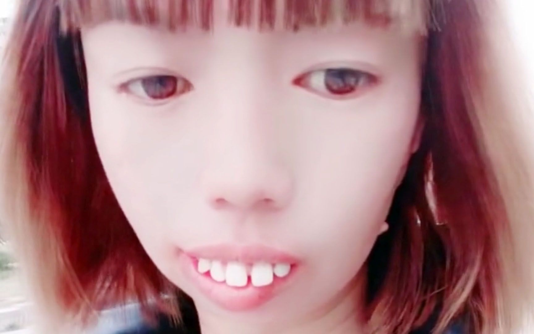 龅牙女孩出生被遗弃,如今因丑走红网络,想起最难的日子想哭_哔哩哔哩