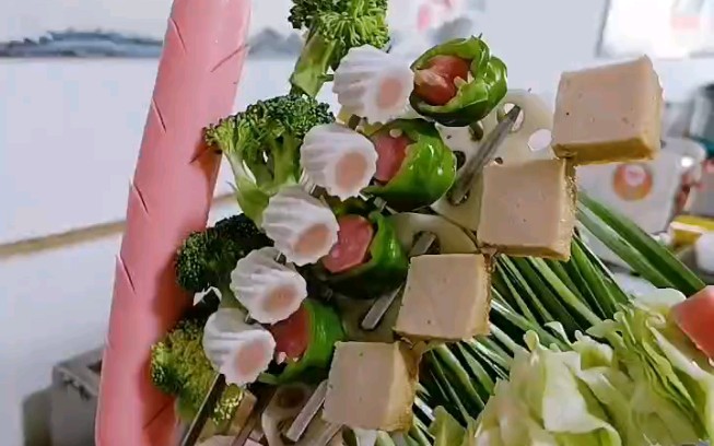 油炸串忙活了一上午的炸串终于吃上了,咱们学员第一次成品,从穿串到