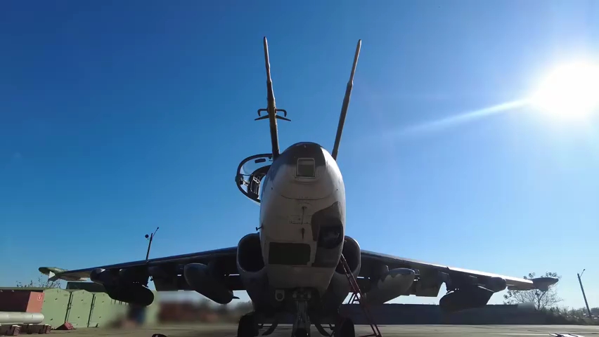 俄罗斯苏-25攻击机在顿涅茨克方向摧毁敌人