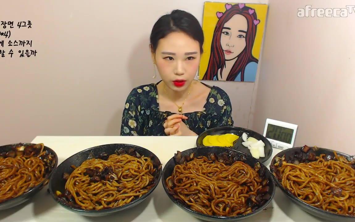 韩国吃播大胃王卡妹挑战20分钟吸4碗面