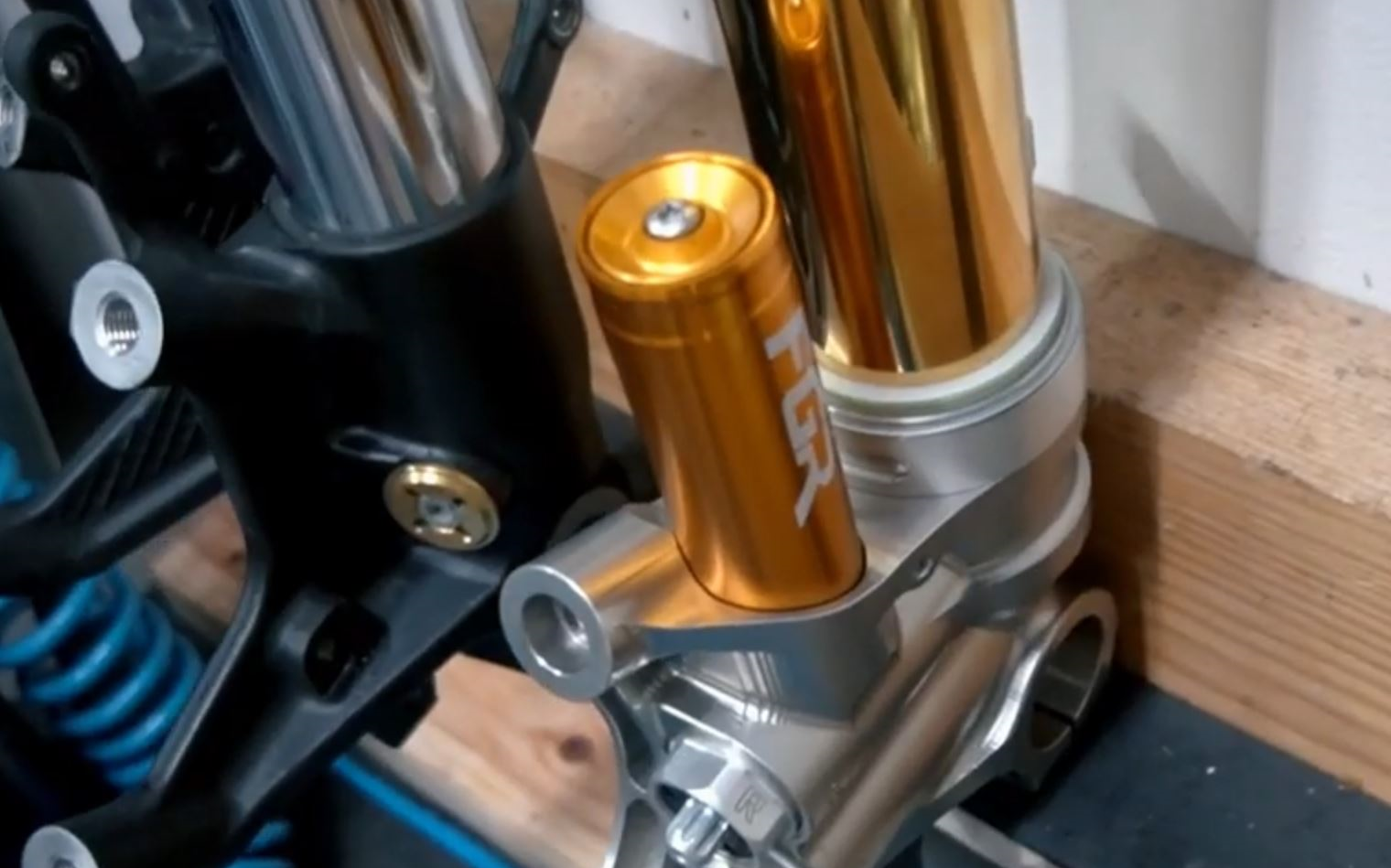 OHLINS 欧林斯避震  厉害在哪里? 访谈 之下哔哩哔哩bilibili