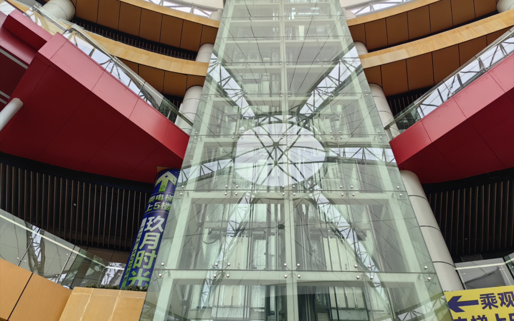 衡阳金钟·大雁城的观光电梯