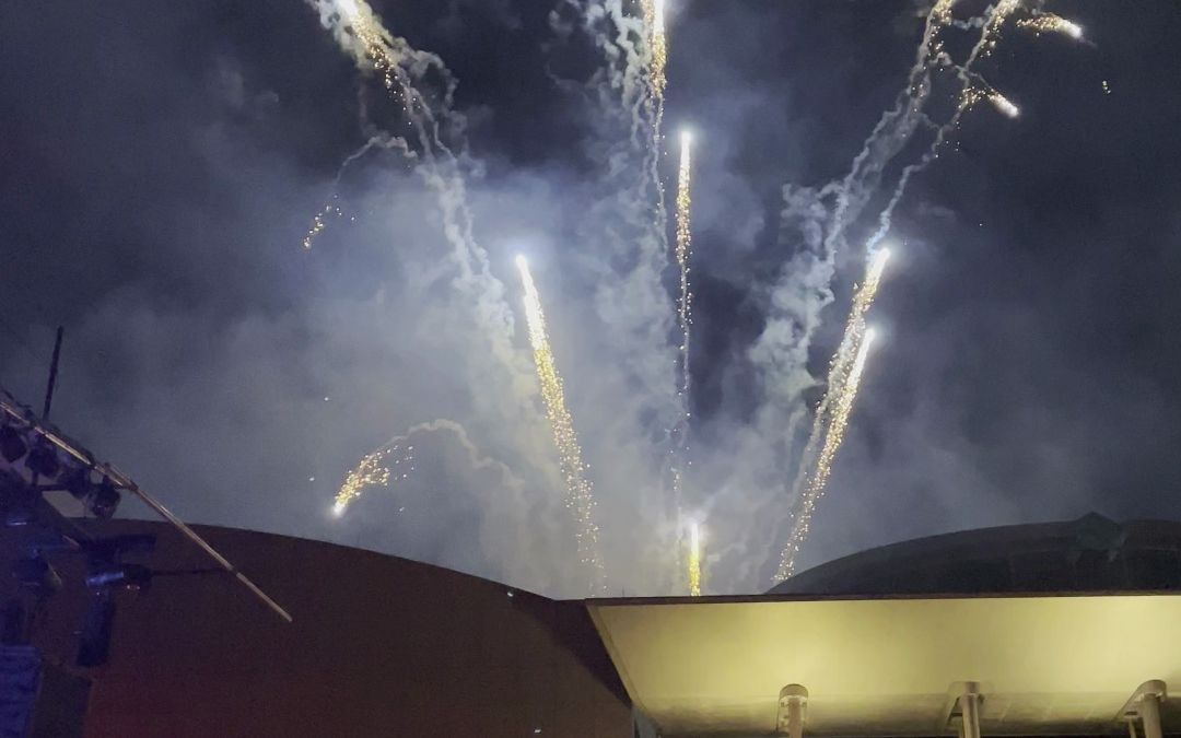 加拿大基奇纳市国庆节烟花表演---连放八分钟烟花