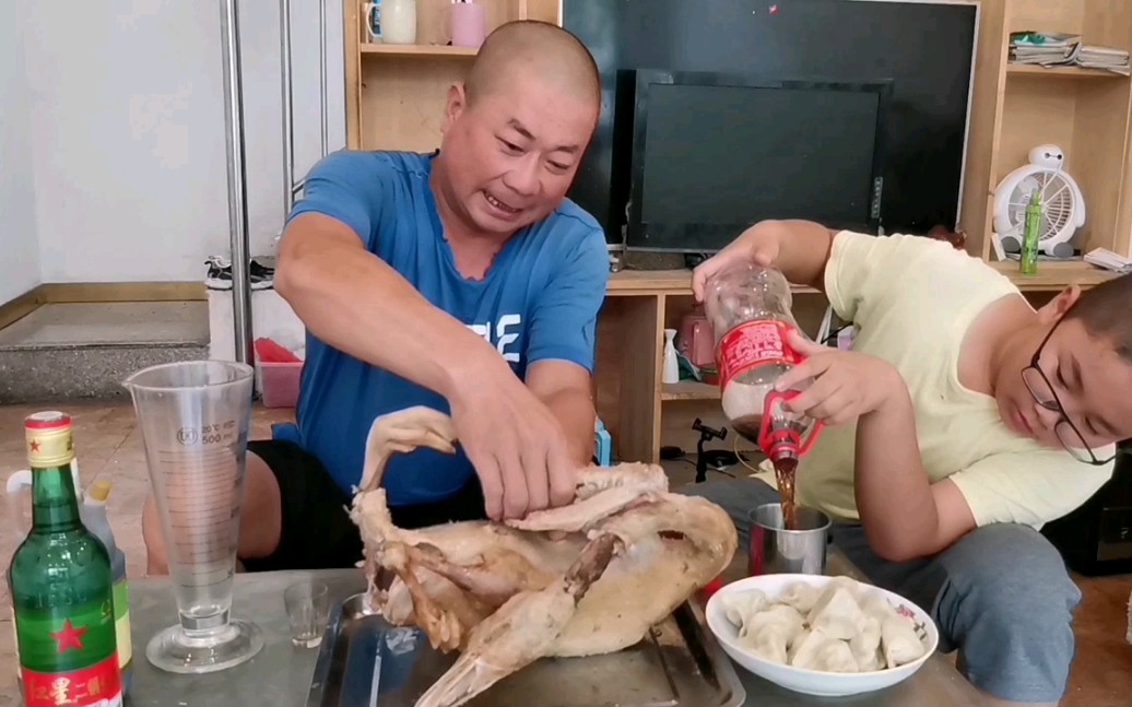 透酥哥天天饮酒过度出尽洋相,以后要以醋代酒戒掉酒瘾重新做人