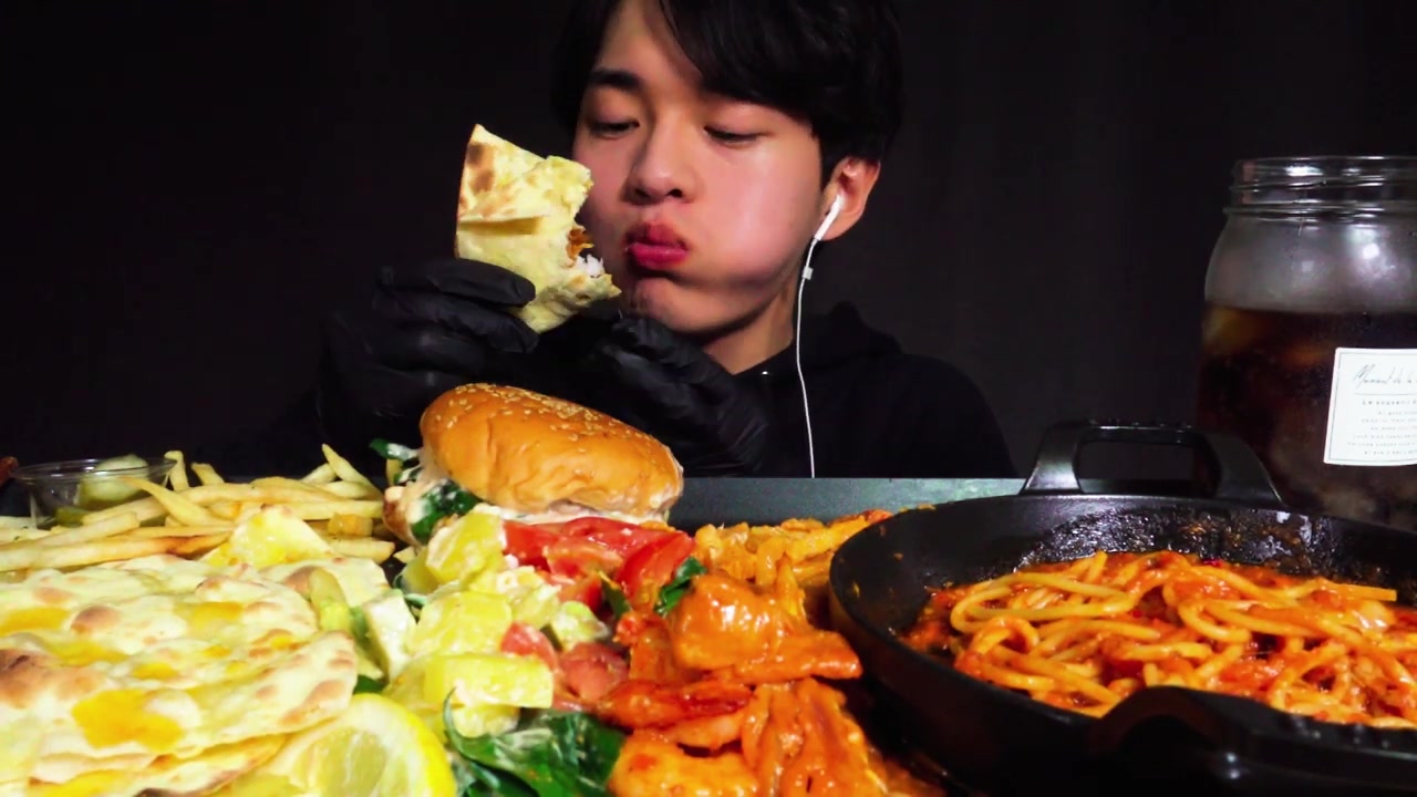 chansorias韩国帅气可爱吃播小哥哥辣椒虾塔可番茄通心