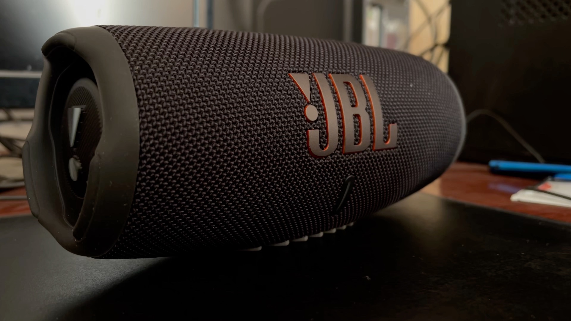 jbl 冲击波5 40%音量试听(加州旅馆)