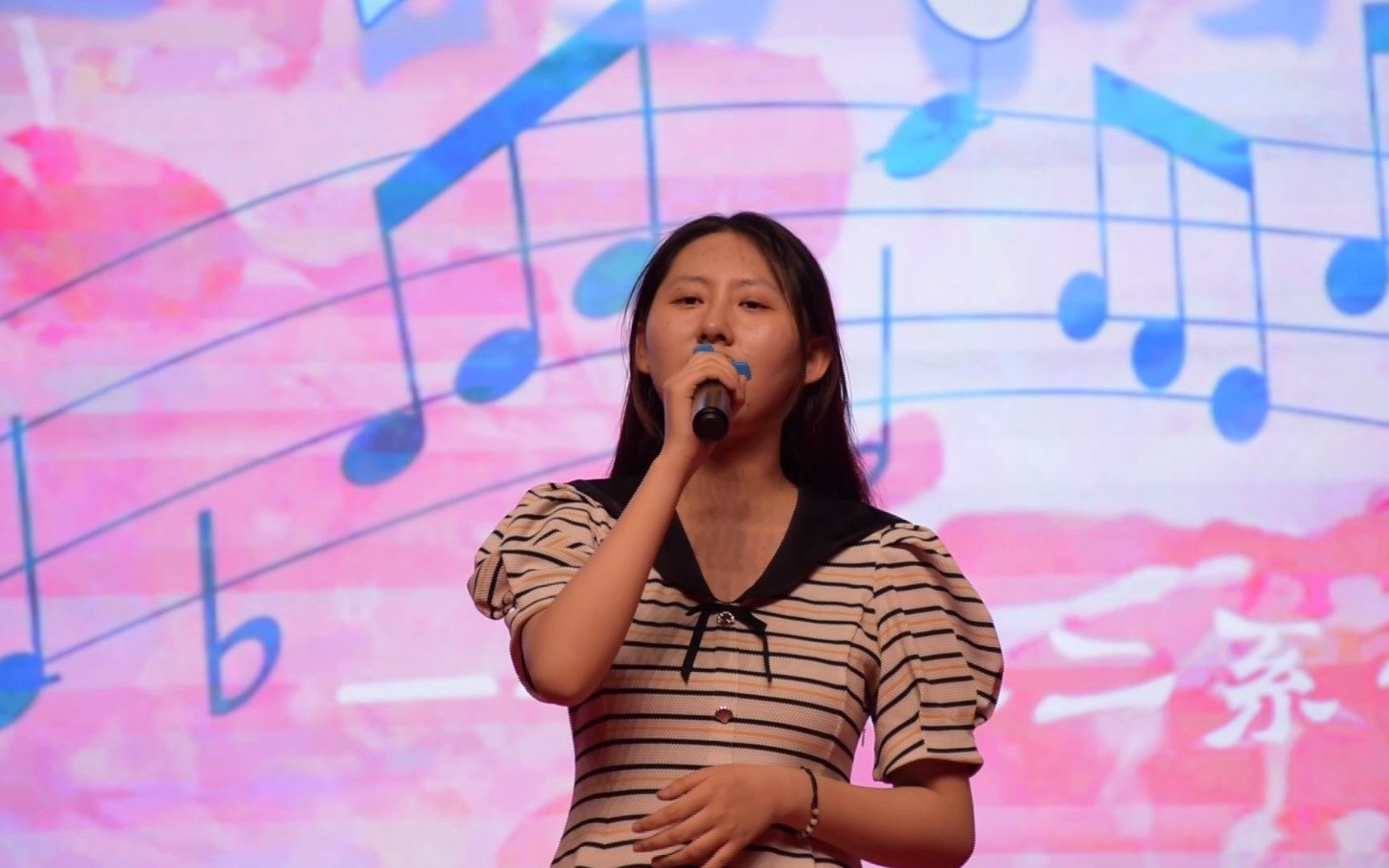 easy on me 演唱:刘奕婷