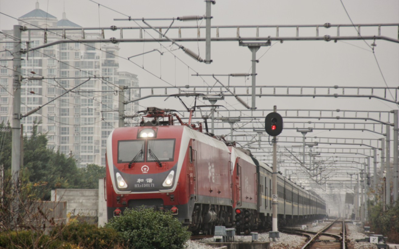 上局沪段hxd1d0171加0151双机牵引t381次通过桂林站