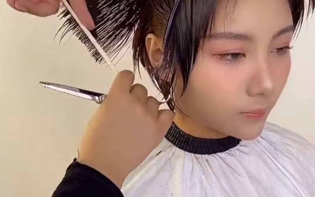 [图]帅气女生超短发剪发教学，一定要看完Handsome girls' super short hair cutting teaching, you must rea