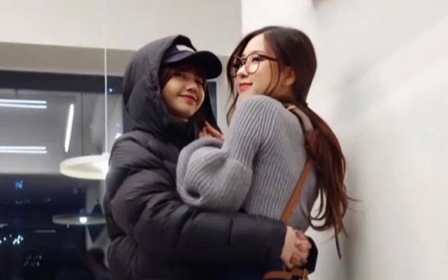 因为我们都是从外国来到这里共同话题更多关系也就更近了五花肉cplisa