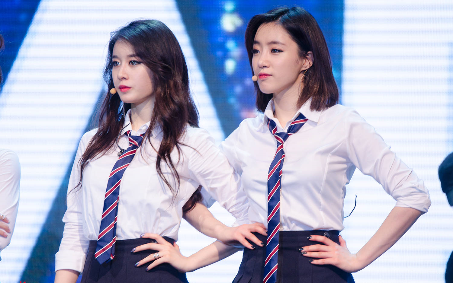 tara朴智妍咸恩静直播(中字) 恐龙怕是欠打了,静