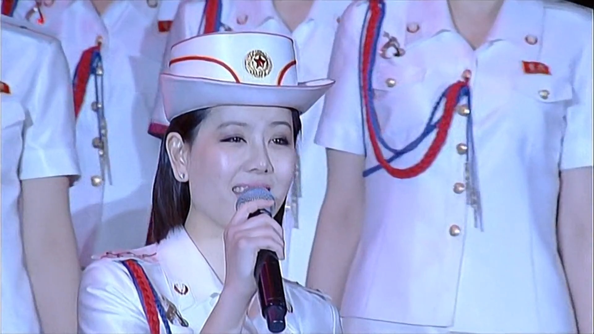 牡丹峰乐团歌曲《我们热爱党旗》
