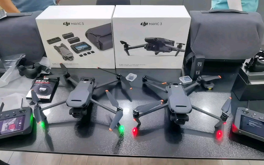 大疆御3专业带屏版无人机开箱