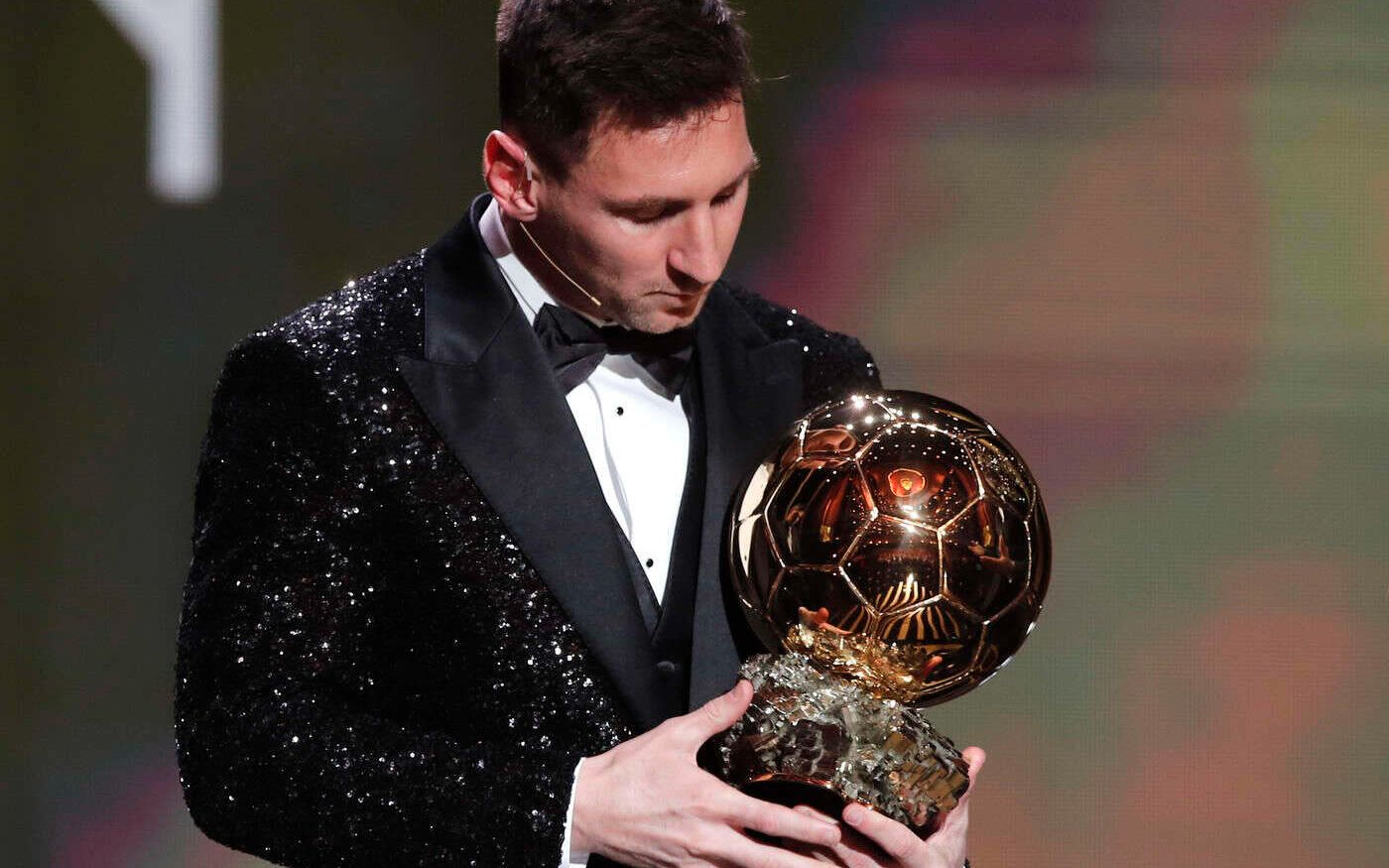 梅西获得2021年金球奖,埃菲尔铁塔亮灯为梅西致敬