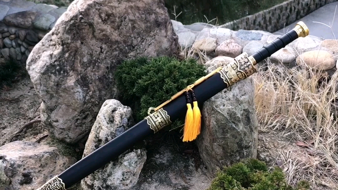 醉里挑灯看剑,梦回吹角连营.