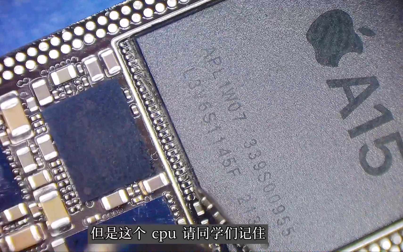 「第三集:iPhone13 A15CPU首拆」全面解读a15及焊接工艺,x60m基带位置有点尴尬
