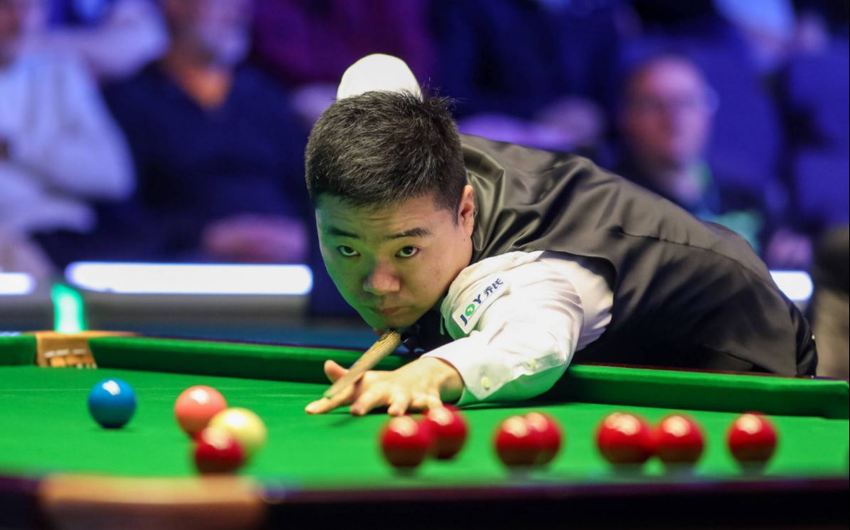 丁俊晖霸气捧杯!斩获10万英镑冠军奖金,加冕双冠王,创造历史